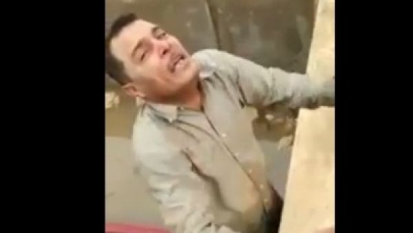 مصري ينتحب اثر غرق طفيله في سيول العاصمة الاردنية