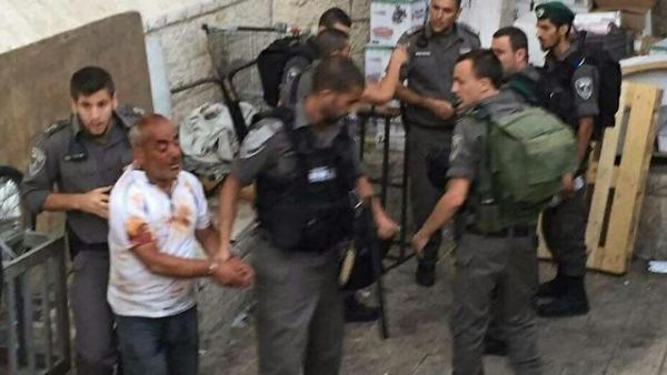 مسن فلسطيني يطعن جنديا في القدس