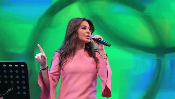 الفنانة اليسا