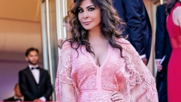 اختارت اليسا فستانها من مجموعة إيلي صعب لربيع وصيف 2018