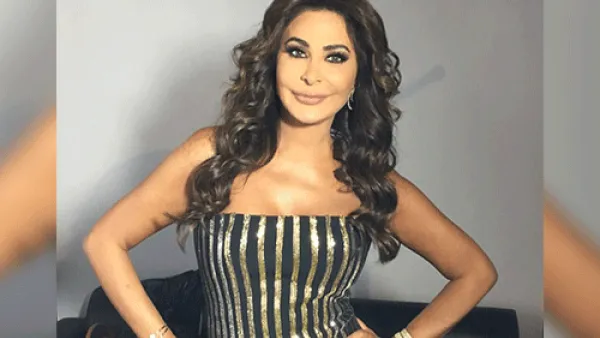 إليسا بفستان أسود مقلم بالذهبي من توقيع "بالمان"
