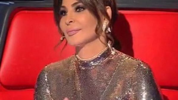  اليسا تغني (بلاي باك) على مسرح (ذا فويس) لسببين..