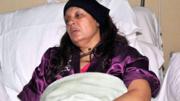 صورة ارشيفية لفيفي على فراش المرض العام الماضي