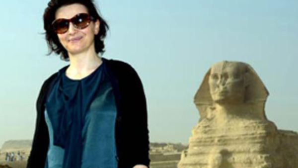 النجمة أثناء زيارتها للأهرامات