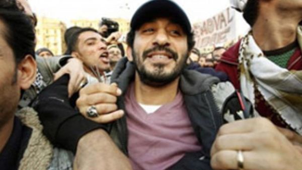 أحمد حلمي خلال المشاركة في المظاهرات