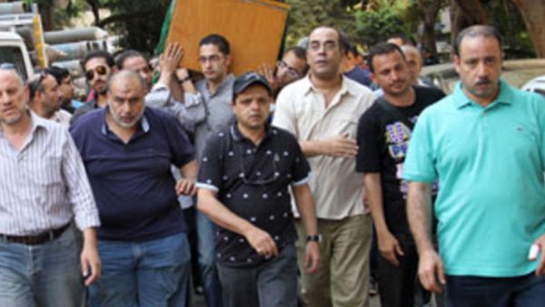 هنيدي في جنازة والدته