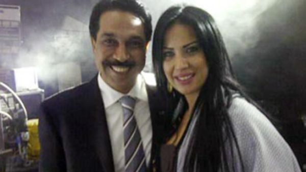 صورة تناتقلتها المواقع الالكترونية للرويشد و الزوجة المزعومة