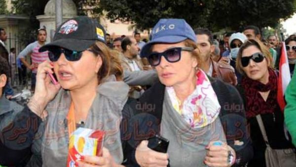 يسرا و ليلى علوي في المسيرة (عن موقع اخبار اليوم)