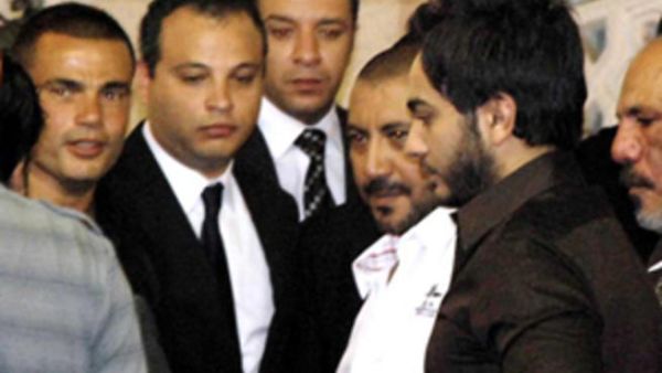 تامر و عمرو في عزاء والدة محمد فؤاد