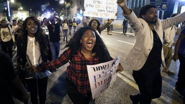 The prime minister will meet with an Ethiopian IDF soldier who was beaten by policemen following community protests, officials said Sunday. (Twitter)