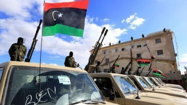  علق البرلمان  جلسته التي كان من المقرر ان يصوت فيها على منح الثقة لحكومة الوفاق الوطني