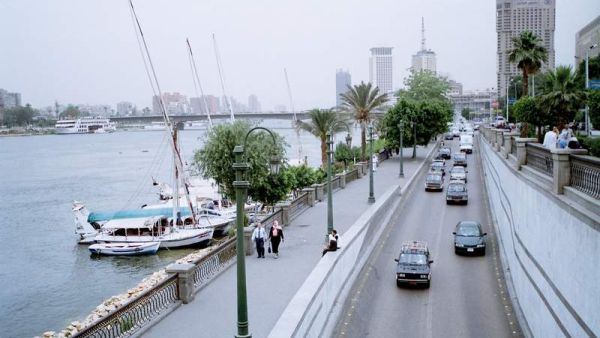 احتجاز فتاة خرساء واجبارها على الدعارة