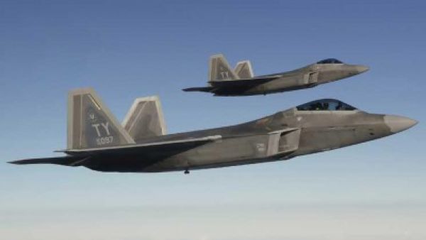 مقاتلات إف-22 أمريكية تحلق فوق كوريا الجنوبية في استعراض للقوة