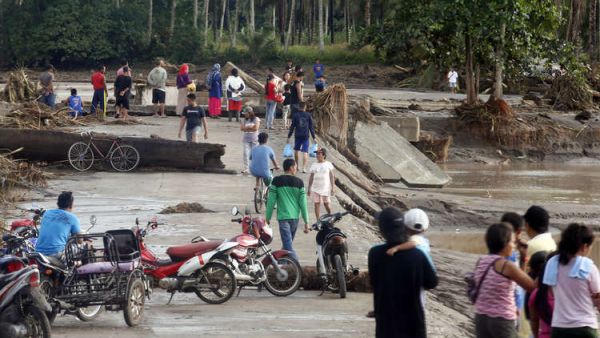  رجلا قتله تمساح غربي الأرخبيل، أثناء قيامه بإحكام ربط قاربه تحسبا لاقتراب العاصفة 