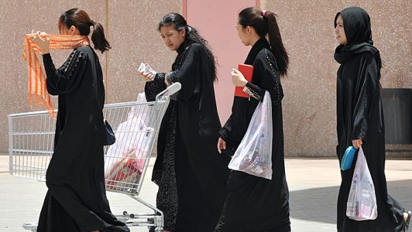 أوضح مغردون كويتيون أن أبو ظبي قد تكون خلف تصريحات الرئيس الفلبيني رودريغو دوتيرتي العدائية لبلادهم