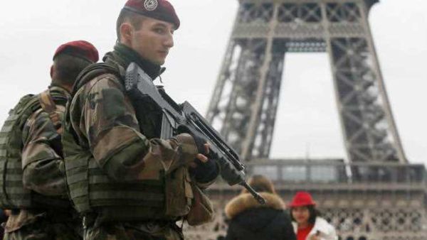 تعتزم الوزارة خصوصا تحديث العتاد الفردي للعسكريين البالغ عددهم 200 الف عسكري 