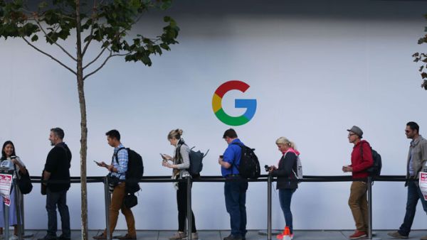 63 بالمئة من عائدات الإعلانات في 2017 تستحوذ عليها غوغل وفيسبوك