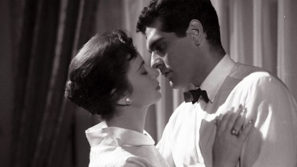 Faten Hamama and Omar Sharif in a love scene from one of their famous films. (Alyoum Alsaba/European Pressphoto Agency)