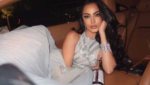 الفاشنيستا الكويتية فاطمة المؤمن (instagram.com/falmomen)