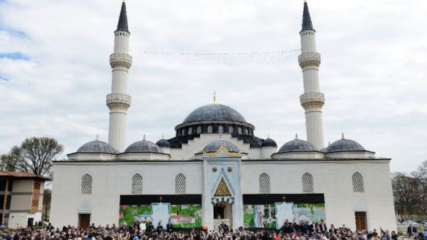 (AFP Photo/Olivier Douliery)