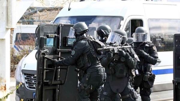 هجوم ارهابي فر فرنسا 