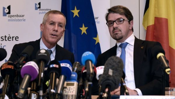 Paris prosecutor Francois Molins and his Belgian counterpart Frederic Van Leeuw address a press conference in Brussels on March 21, 2016. (AFP/John Thys)