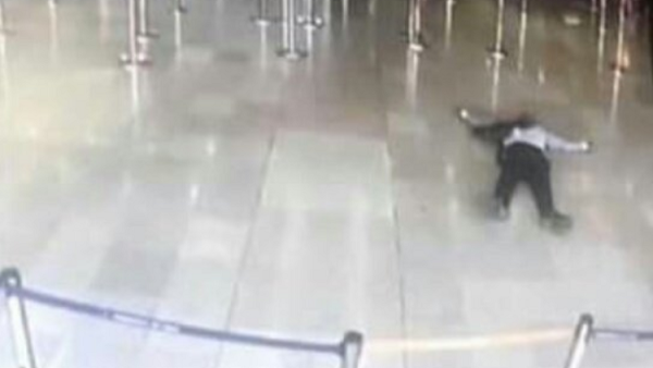 فرنسا.. الكشف عن هوية منفذ هجوم مطار أورلي
