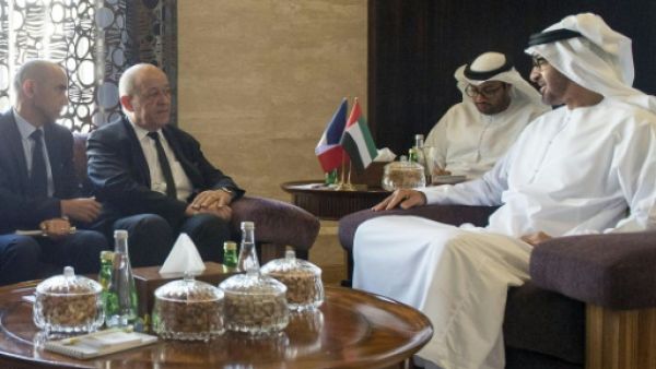 وزير الدفاع الفرنسي يقيّم في ابو ظبي نتائج اولى المهمات الجوية في سوريا