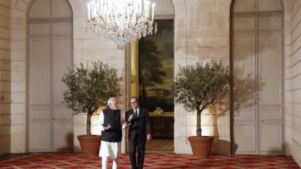 رئيس الوزراء الهندي نارندرا مودي مع الرئيس الفرنسي فرانسوا هولاند في قصر الاليزيه خلال زيارته الى فرنسا
