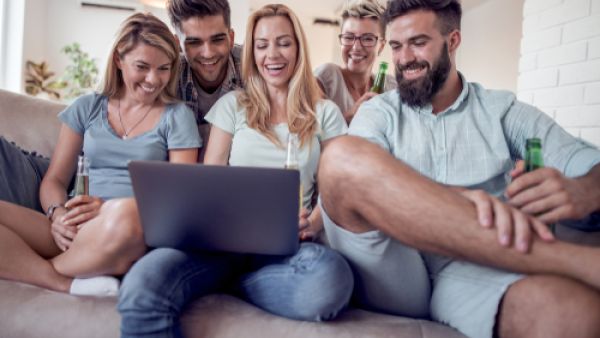 حس الفكاهة الذي يملكه القوس لعله الأقوى بين جميع الأبراج