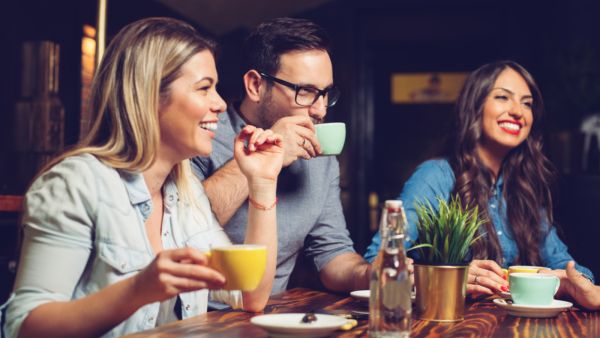 يعجز الدلو عن تقبل النقد مهما كان شكله أو مصدره