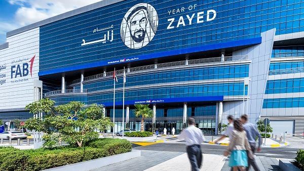 بنك أبوظبي الأول يوفر فروعاً متخصصة بقروض الإسكان للمواطنين في أبوظبي والعين والمنطقة الغربية توفر خدمات شاملة للمواطنين في مناطق إقاماتهم.