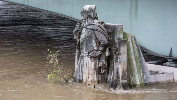 مقتل 15 شخصا مع عودة الفيضانات إلى وسط فيتنام
