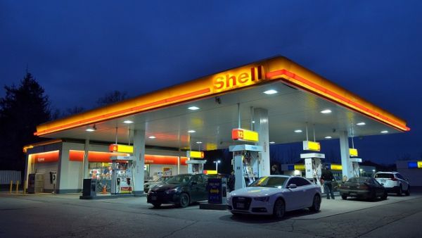 Saudi Arabia's first-ever budget report shows a 115 percent increase in the country's oil revenues, reaching SR112 billion ($29.8 billion) in the first quarter of 2017. (File photo)