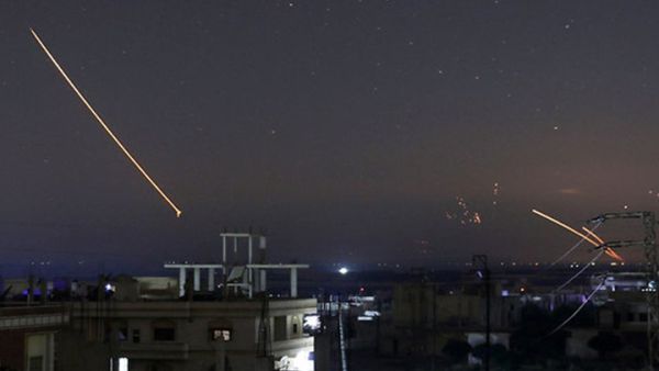 زعم الجيش الإسرائيلي أن القصف استهدف مركبة استخدمتها مجموعة فلسطينيين منصة لإطلاق الصواريخ 