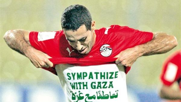 يحظى أبو تريكة بجماهيرية كبيرة في مصر والعالم العربي 