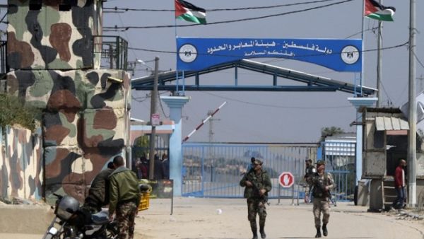 Hamas security forces stand guard at Erez border crossing with Israel on March 26, 2017. (AFP/Mahmud Hams) 