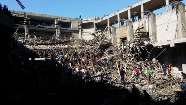 انهيار مبنى ضخم قيد الإنشاء في جامعة الأقصى