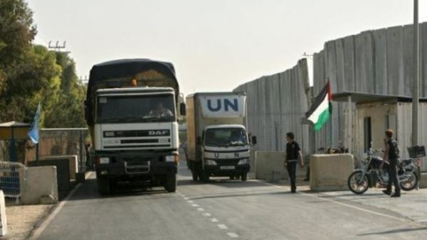 شاحنات للامم المتحدة تدخل رفح عبر معبر كرم ابو سالم بين اسرائيل وقطاع غزة
