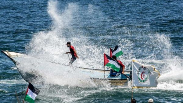 اسرائيل تفرض حصاراً مشدداً برياً وبحرياً وجوياً على قطاع غزة منذ أكثر من عقد