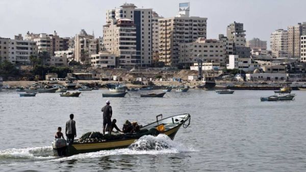 Fishermen ride a small boat into the harbour on August 18, 2014 in Gaza City. (ROBERTO SCHMIDT/AFP) 