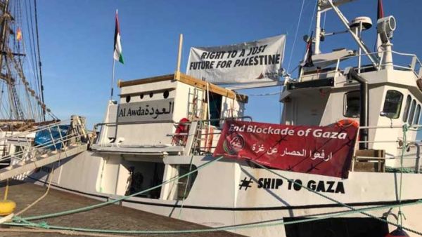ترجيحات بسيطرة البحرية الإسرائيلية على السفينة بغرض اقتيادها لميناء أسدود