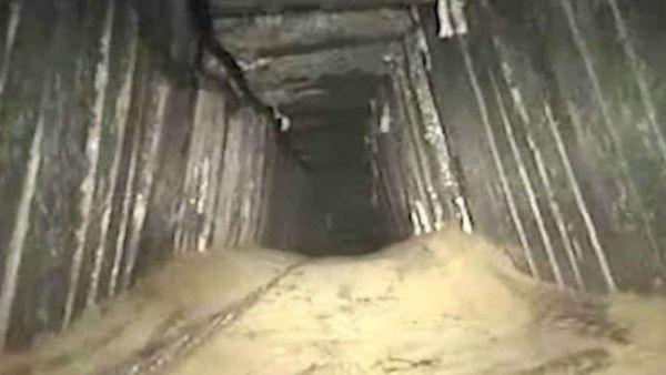 الكشف عن نفق اجتاز الجدار الأمني تحت معبر كرم أبو سالم