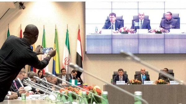 جانب من اجتماعات أوبك في فيينا أمس (أ.ف.ب)
