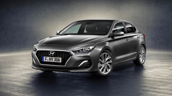 هيونداي تكشف عن i30 Fastback الأولى في فئتها