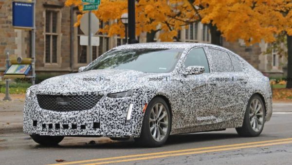 كاديلاك CT5 الأولى كاديلاك CT5 الأولى