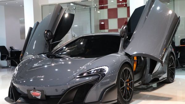 سيتم بيع سيارة ماكلارين 675LT هذه مقابل 2.15 درهم إماراتي (585,337 دولار أمريكي) سيتم بيع سيارة ماكلارين 675LT هذه مقابل 2.15 درهم إماراتي (585,337 دولار أمريكي)