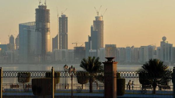 نجحت الإمارات،بفضل السياسات الاقتصادية الحكيمة التي تنتهجها والبيئة الاستثمارية الجاذبة التي تتمتع بها، في استقطاب أكثر من 200 جنسية للإقامة فيها وممارسة أعمالها وفقاً لأحدث التشريعات الاقتصادية التي تحمي الاستثمارات وتساهم في نموها وازدهارها