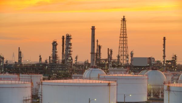 العراق يتفق مع إيران لتطوير حقلي نفط حدوديين
