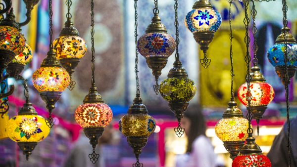 يحل شهر رمضان على غزة، وسط حالة متدهورة من الأوضاع المعيشية والاقتصادية تعصف بأكثر من مليوني فلسطيني يسكنون القطاع المحاصر إسرائيليا للعام الثاني عشر على التوالي